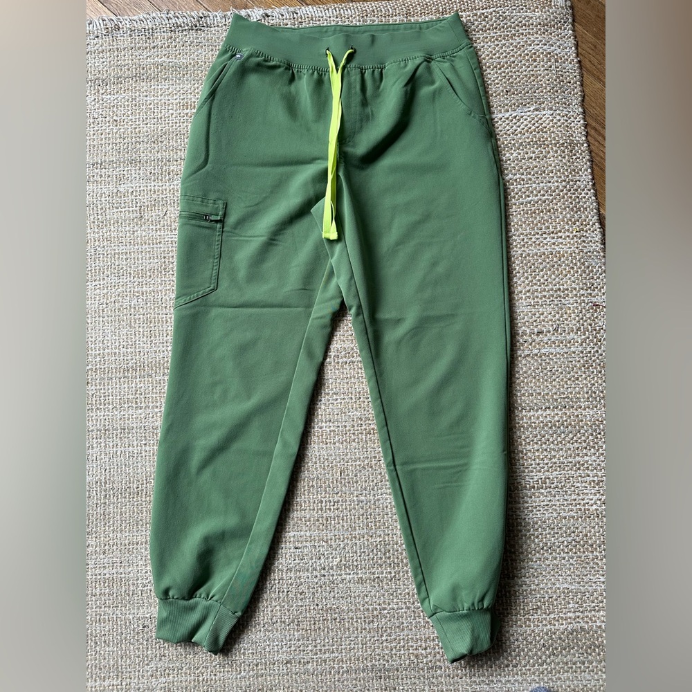 FIGS Green Womens Zamora Scrub Joggers.